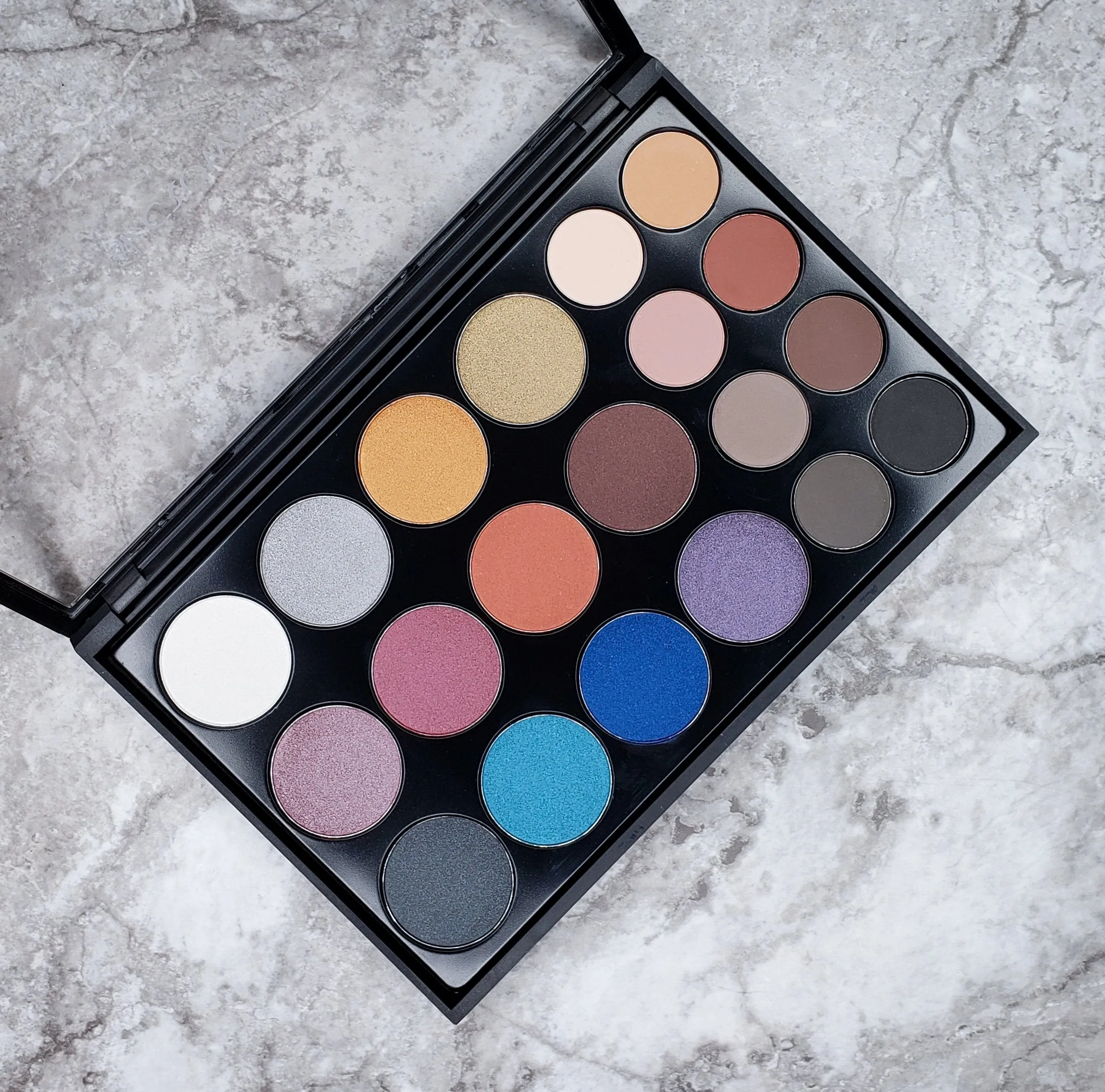 Crown Pro Eyeshadow Bold Collection CP08