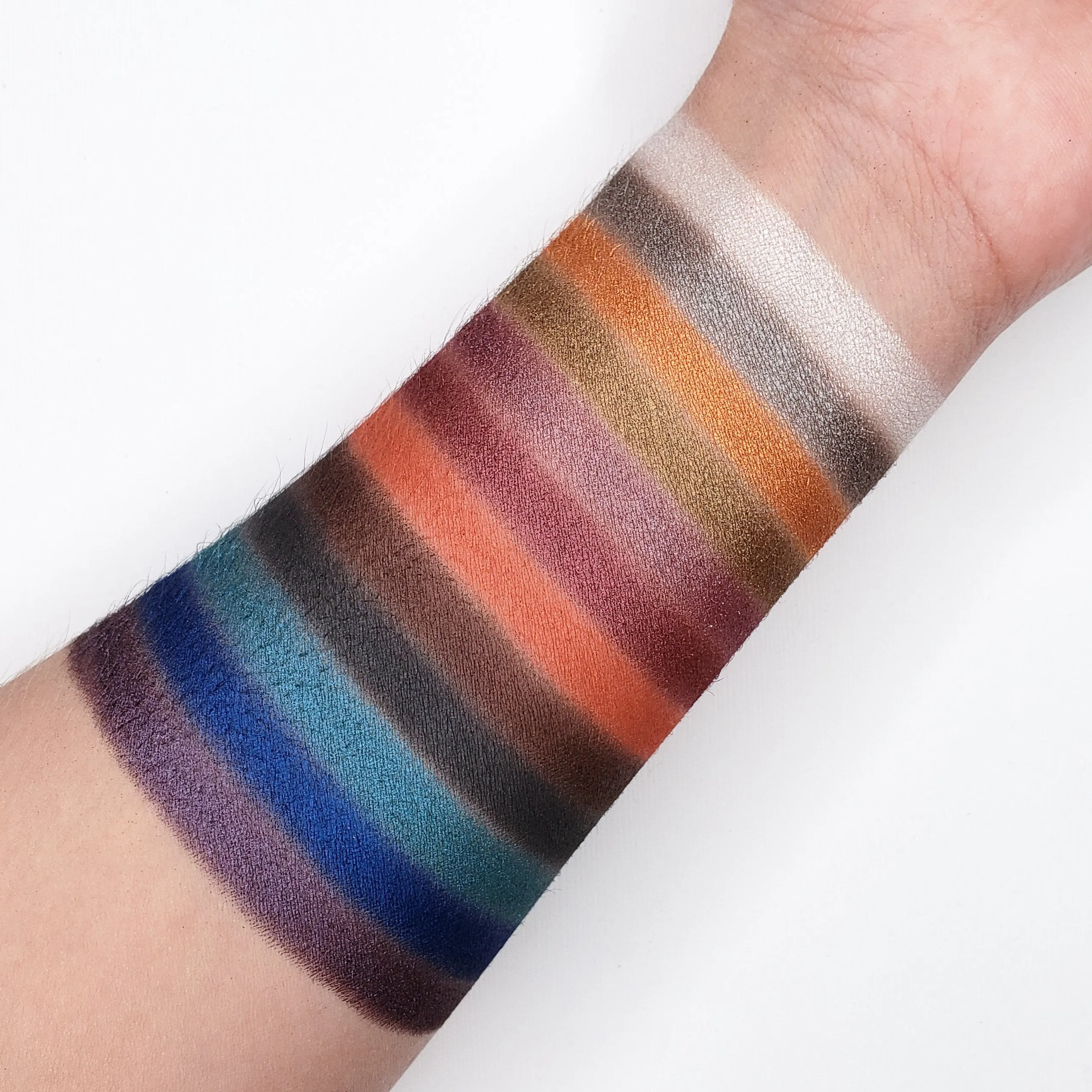 Crown Pro Eyeshadow Bold Collection CP08