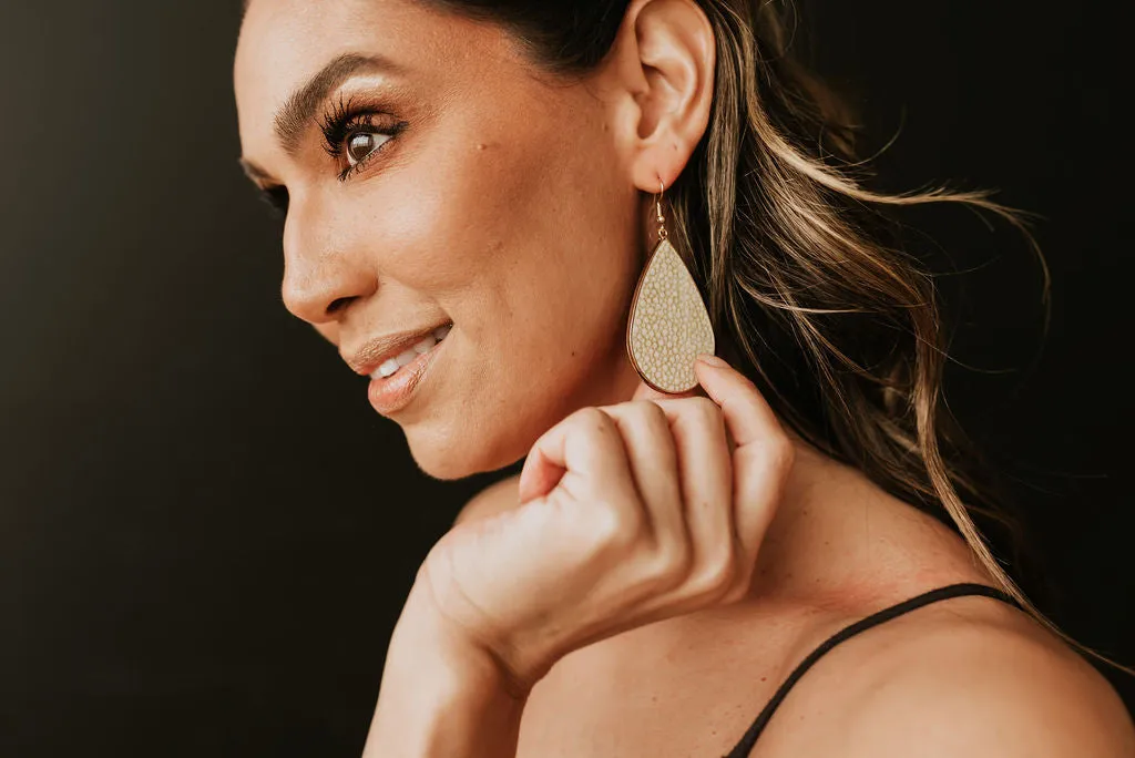 Texture Teardrop Pierced Earrings
